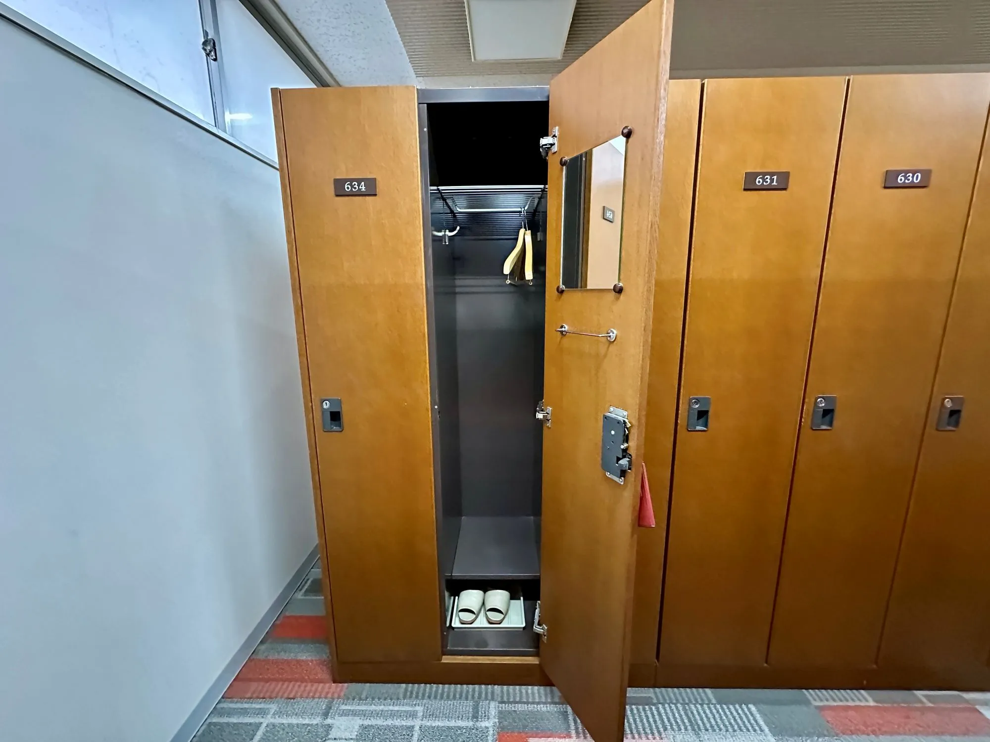 ロッカールーム2